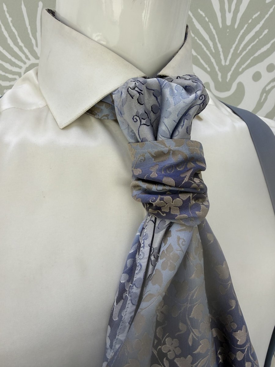 Plastron da uomo e da sposo color blu azzurro perla abito Cormac McCarthy - immagine 3